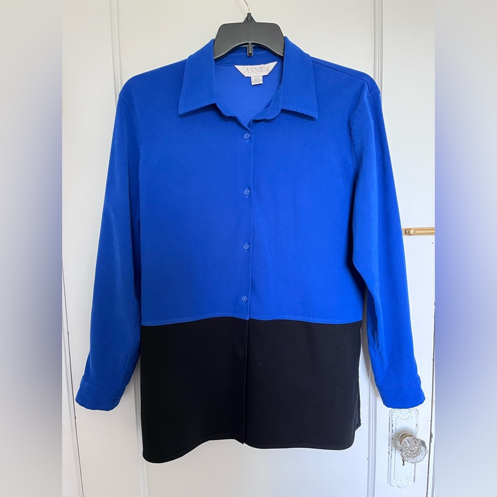 Casual Corner Annex blue and black color block top, L